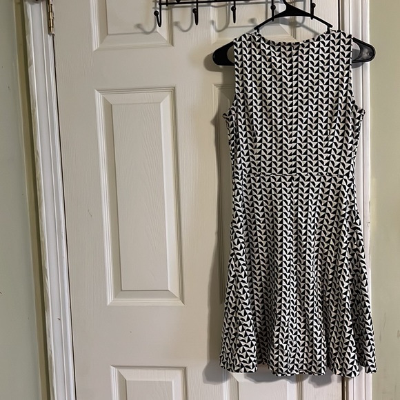 New York & Company sleeveless dress for women. Size XS - Picture 4 of 4
